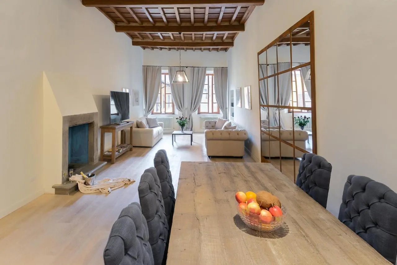 Pure Luxury In Oltrarno Florence Apartment